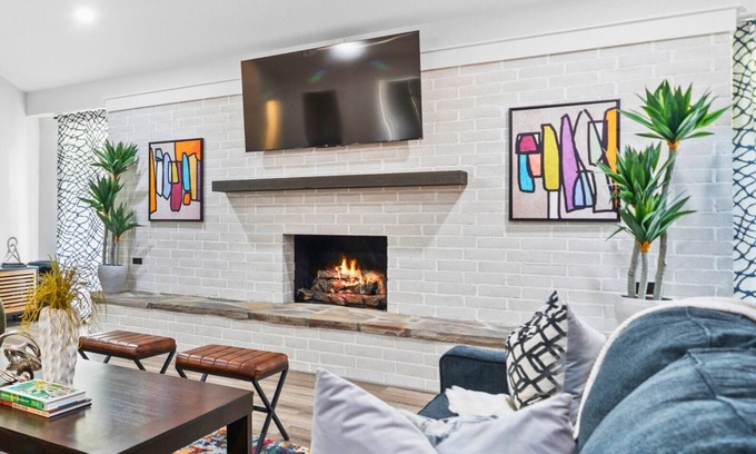 Piney House | Game Room | Karaoke | Lakefront | Sleeps 15