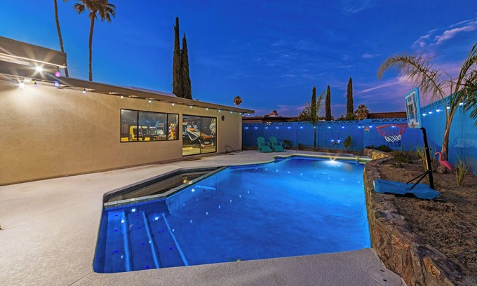 Tucson House | Game Room-Pool w/heated jacuzzi-Waffles-2 California King Beds-U of A 8 miles