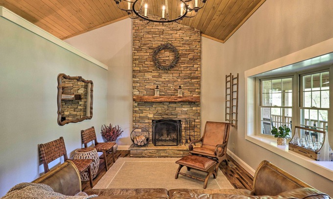 Burnsville Cabin | Game Room, Theater + Deck: Burnsville Cabin!