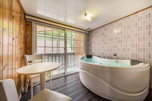 Gapyeong House | Gapyeong Green Star Pension Remodeling, Spa