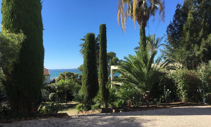 Saint-Raphael Condo | Garden apartment in historic villa