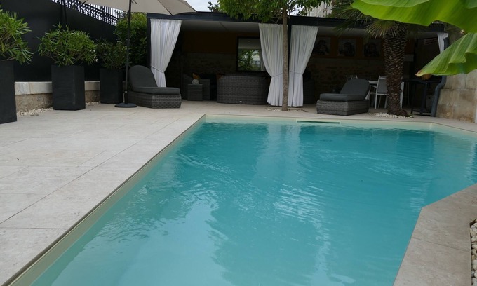 Perigueux Apartment | Garden apartment with swimming pool
