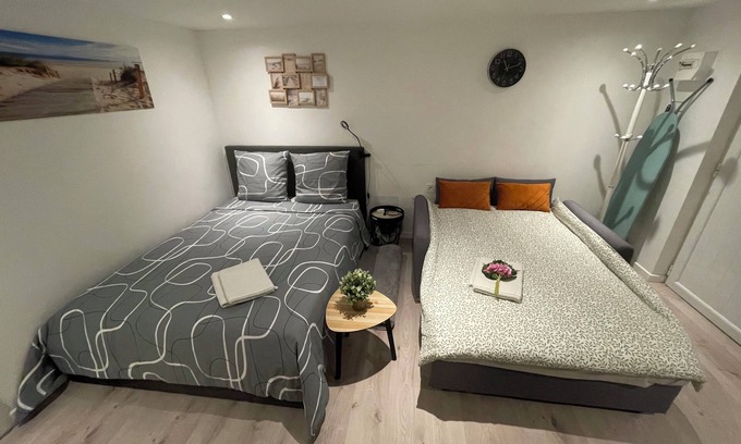 Villepinte Apartment | Garden, studio near Paris Roissy CDG Airport, Disneyland, Asterix, Exposition