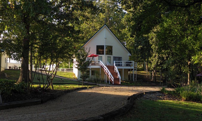 Norfork Ski Chalet | "Gardenside Chalet" Walk-in Norfork River Access in Norfork, AR