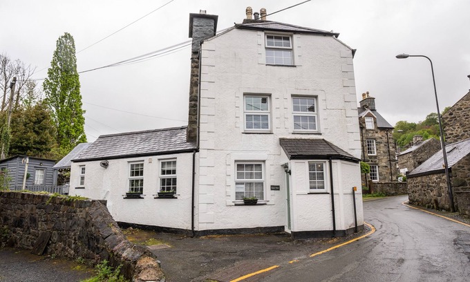 Dolgellau Cottage | GARN VIEW, pet friendly, character holiday cottage in Dolgellau