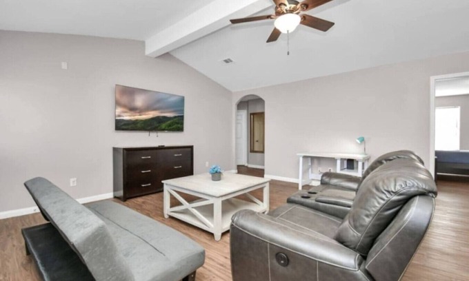 Iowa Colony House | Garnet: Beautiful Gated Rental | Handicap Accessible