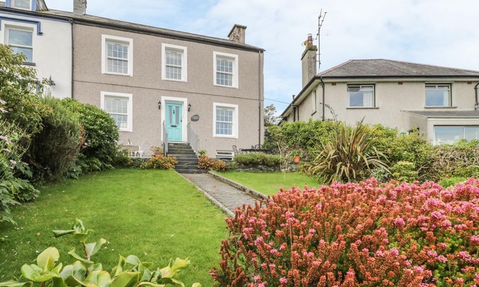 Porthmadog Cottage | GARTH CRAIG, family friendly, character holiday cottage in Porthmadog