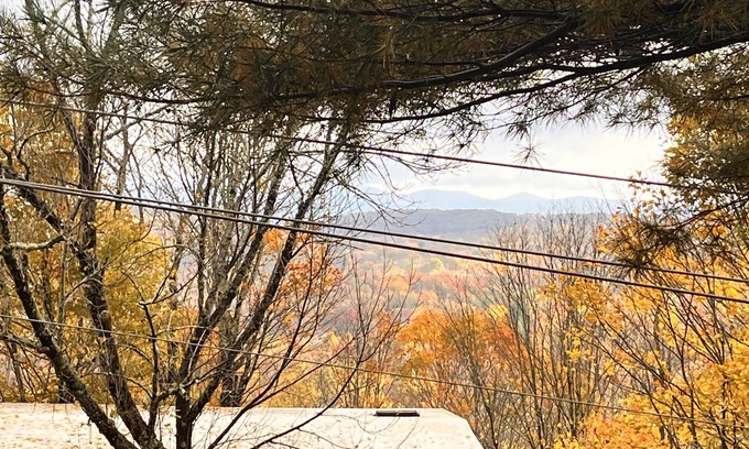 Beech Mountain Villa | Gas Fireplace, Comfortably sleeps 6, and Walk to Beech Mountain Resort!