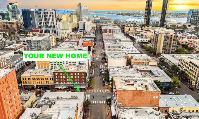 Gaslamp Quarter Apartment | Gaslamp Loft Escape | Sleeps 7 in Style