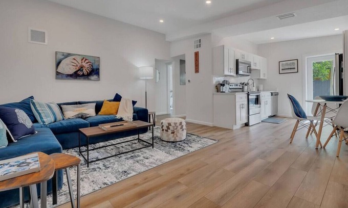 North Miami House | Gated 3 Bed 2 Bath with Parking 10 min to Beach & BBQ