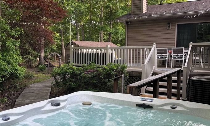 Mineral House | Gated 4 BR, With Lake Access, HotTub