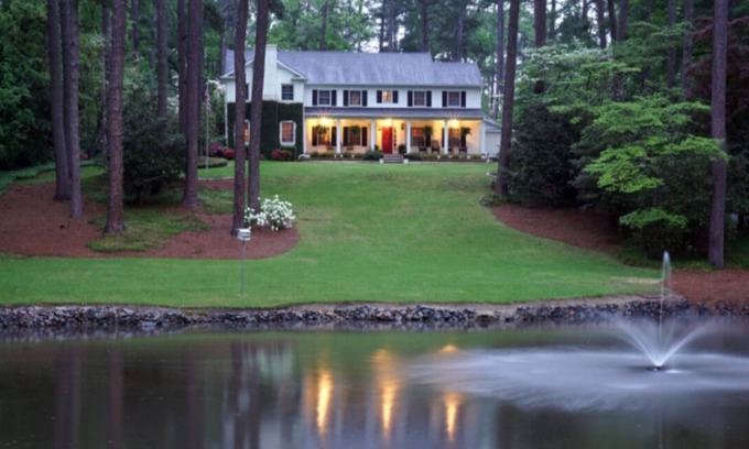 Murray Hill House | GATED 5 BR HOUSE ON 3 ACRES 2.5 MILES FROM MASTERS GOLF TOURNAMENT