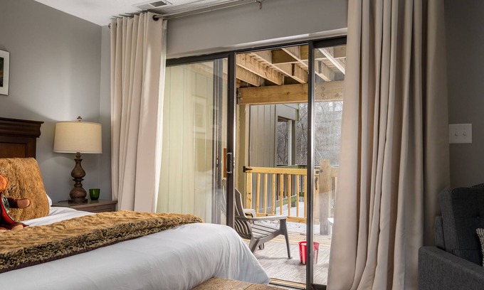 Avoca Condo | Gated Community Condo among the trees at Lake Monroe, Bloomington, IN