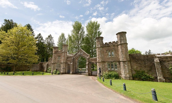 Pudleston Cottage | GATEHOUSE EVE LODGE IN A STUNNING SETTING