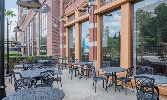Downtown Columbus Hotel | Gateway to Columbus' Wonders! Pet-friendly Unit Close to Victorian Village