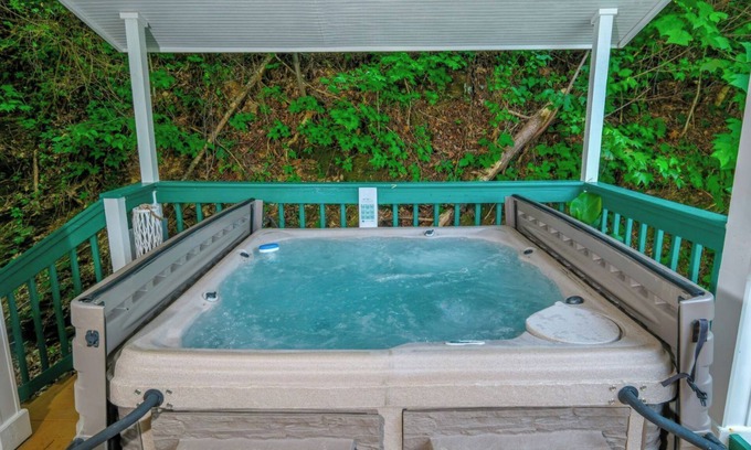 Gatlinburg House | Gateway to Gatlinburg - Close to downtown!