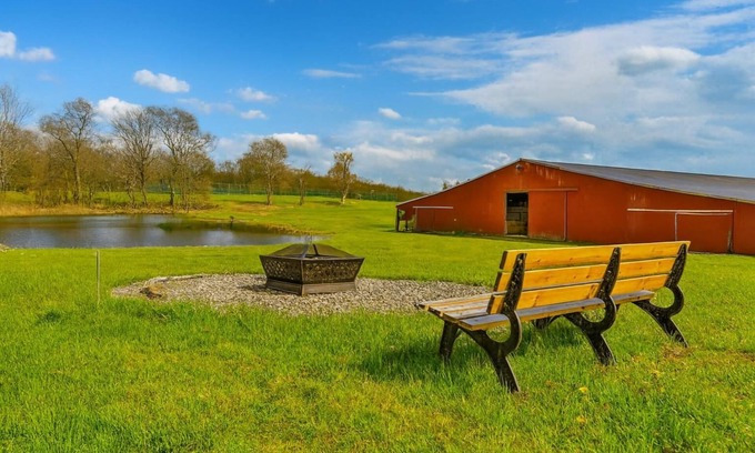 Pleasant Mount House | Gather, Celebrate, Unwind Autumn Midweek - 35% OFF Promo!