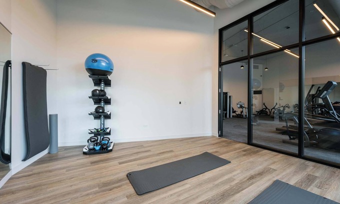 River North Apartment | Gather Your Group: 20BRs in Lincoln Park