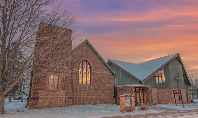 Clear Lake House | Gathering families, friends, & coworkers