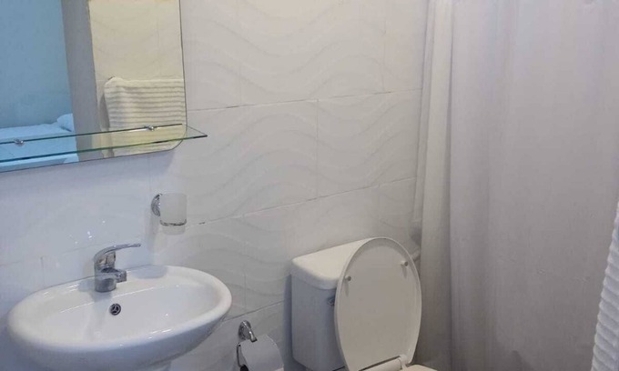 San Anton House | Gato Colonial The most affordable Hostel in Zona Colonial