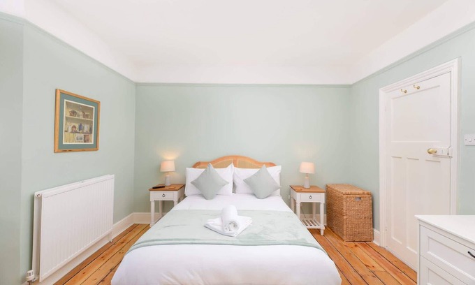 Bath City Centre House | Traditional Bath House, Garden with City Views