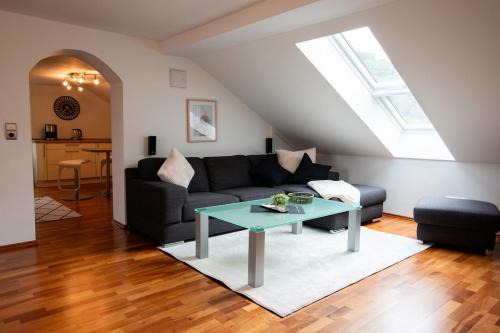 Burglengenfeld Apartment | Gemütliche DG-Wohnung mit großer Küche & Parkplatz