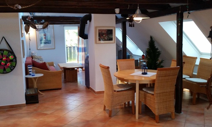 Fedderwardersiel Apartment | Gemütliche Ferienwohnung Direkt am Deich in Fedderwardersiel