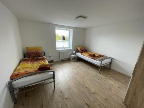 Groß Vollstedt Apartment | Gemütliches Zweibett-Zimmer in Schleswig-Holstein - ideal für Monteure und Geschäftsreisende, Gemeinschaftsbad Zimmer Nr 5