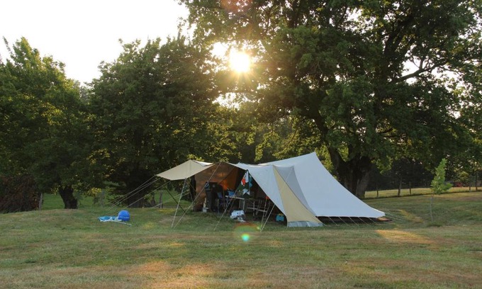 Condal Other | Gemeubileerde tent