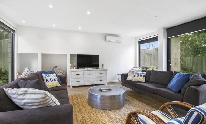 Barwon Heads House | Generous Grove Road Townhouse