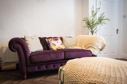 Brockholes House | Generous Holmfirth Home Near Trails and Town Sleeps 5