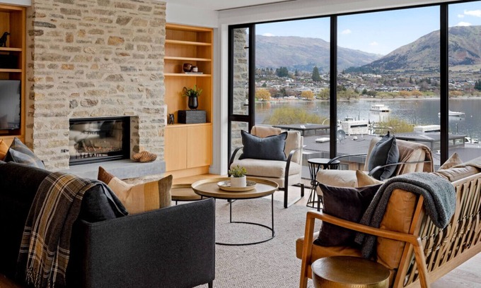 Wanaka Apartment | Genoa - Sleeps 6 - Lakefront Apartment