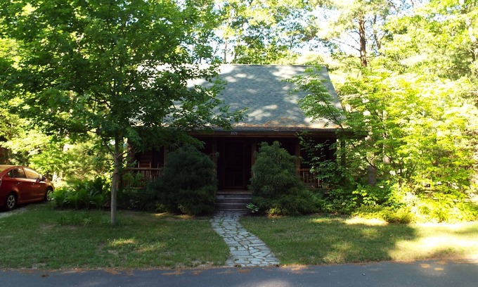Saugatuck Cabin | Genuine Log Cabin on Beautiful Goshorn Lake