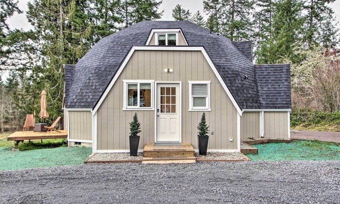 Eatonville House | Geodesic Dome House w/Scenic Views + Hot Tub