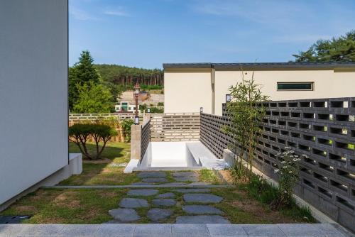 Gangneung House | Geonhaeng Pension