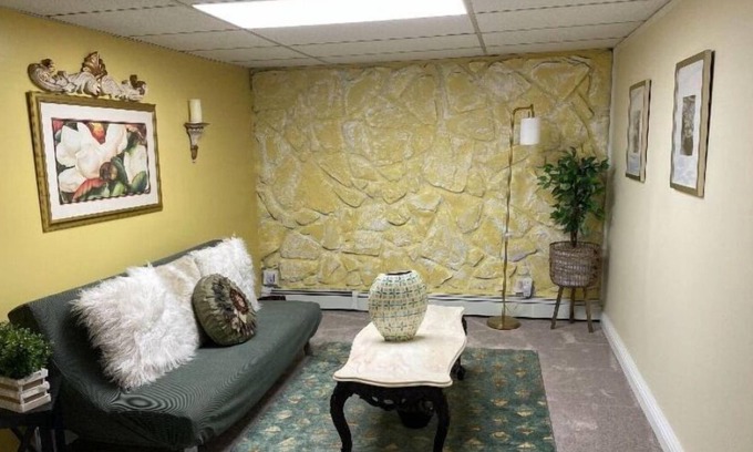 Elmont Apartment | GEORGEOUS PRIVATE UNIT IN QUIET RESIDENTIAL NEIGHBORHOOD