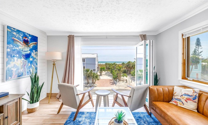 Siesta Key House | Gertrude's Siesta | Oceanview, 12-steps Beach, 4-min trolley to Village, tiki-bar, ping-pong!