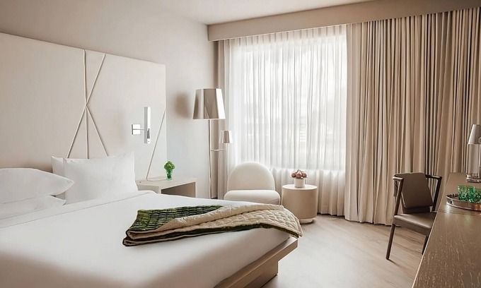 Florida Central Atlantic Coast Hotel | Get Ready for Blissful Getaway! Classy Unit Near Disney's Animal Kingdom!