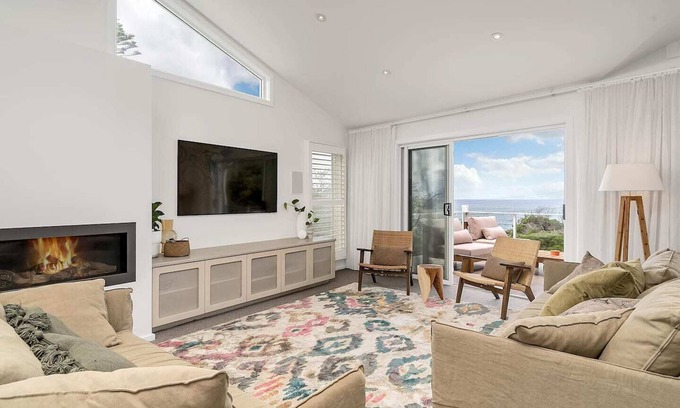 Coledale House | Getawayz NSW - 'Drift' - Absolute Beachfront at Coledale w/Panoramic Views & Multiple Living Zones