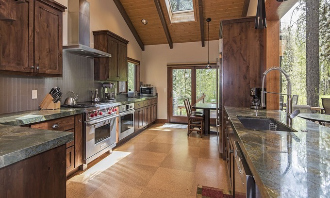 Black Butte Ranch House | GH115 | Well-appointed kitchen, 4 spacious bathrooms & views of 18th fairway!