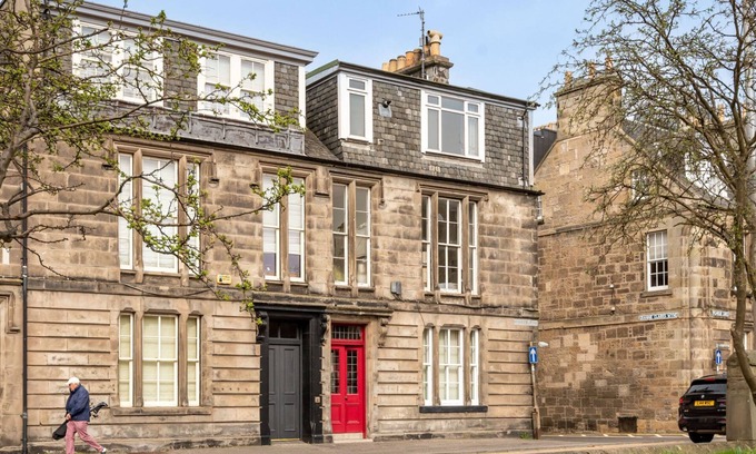 St. Andrews Ski Chalet | Gibson Place | 15 Secs to The Old Course