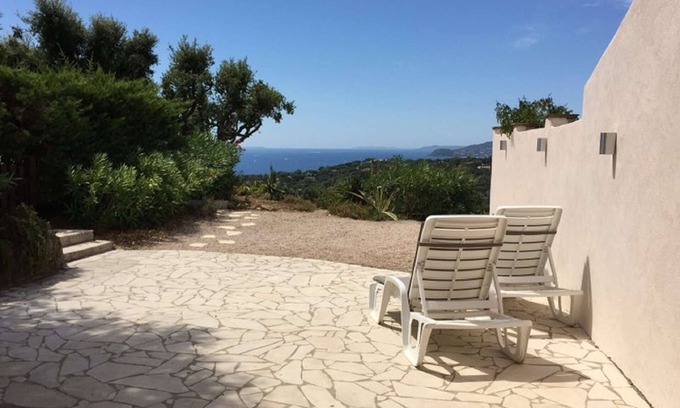 La Croix-Valmer House | GIGARO - Mas with air-conditioned room and magnificent sea view