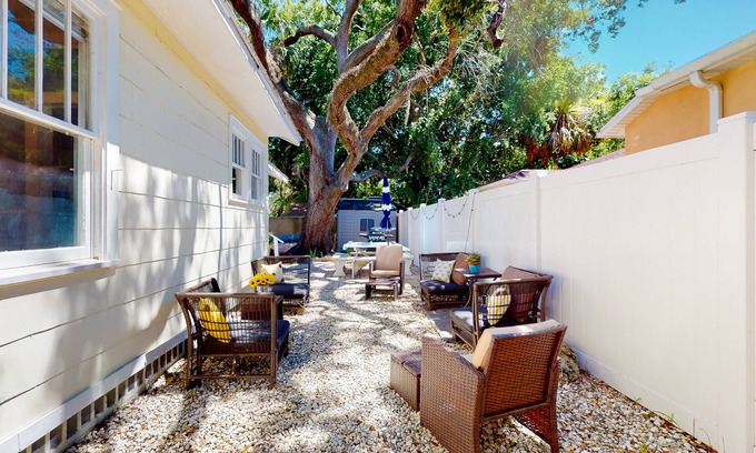 Gillespie Park House | Gillespie Park Pool Cottage | House in Sarasota