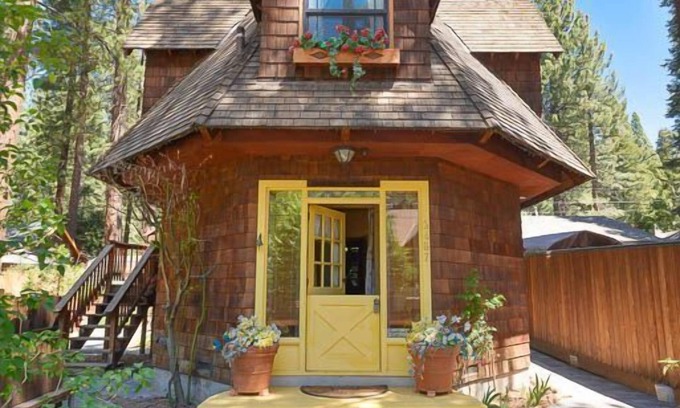 Kings Beach Cabin | Gingerbread Cottage in Lower Kings Beach! Unique Home for Unforgettable Stay!