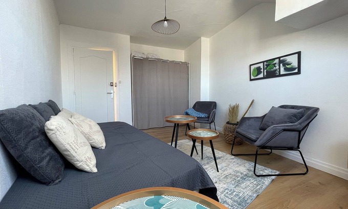 Saint-Valery-en-Caux Apartment | Gîte 100m from the sea, center