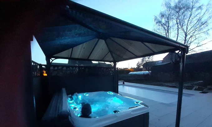 Durenque House | Gite 4 pers, Heated swimming pool and SPA