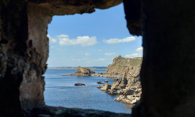 Plomodiern Cottage | Gîte 4p, renovated 2021, typical Breton farmhouse, between sea and countryside