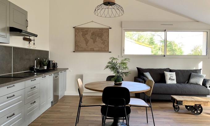 Grosbreuil House | Gîte 50m2 with enclosed garden, dog welcome, 15 mn from beaches, king size bed