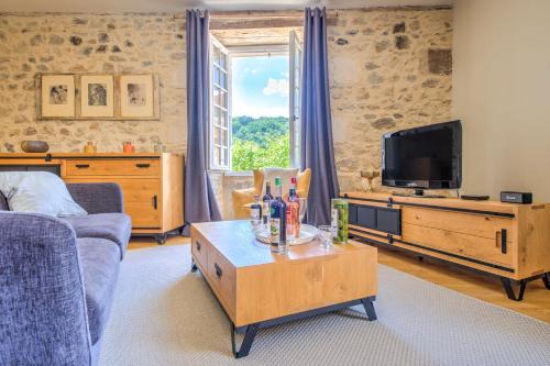 Saint-Jean-de-Cole Apartment | Gite Authentique, Village Classé