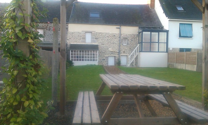 Cherrueix Cottage | Gite Baie Mt St Michel Facing The Sea in the commune of cherrueix